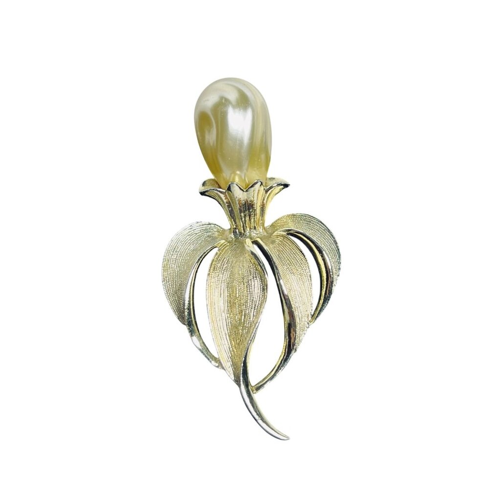 Sarah Coventry Gold Tone Large Baroque Faux Pearl Flower Brooch (6085)
